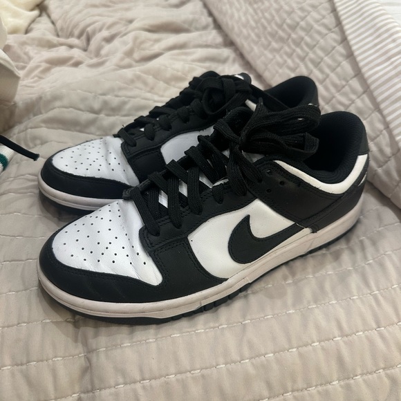 Nike women’s low dunks panda black and white - Picture 2 of 6
